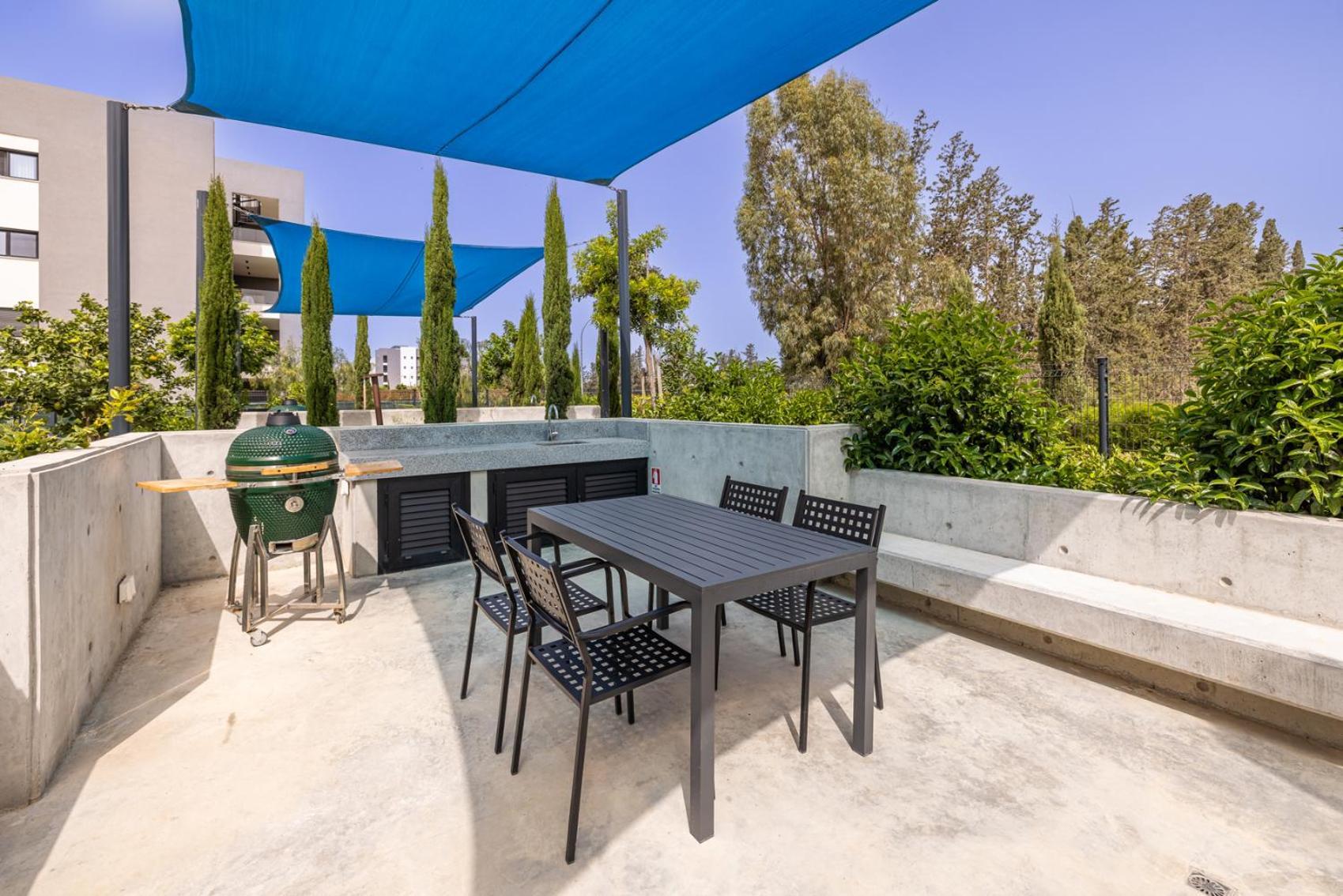Sunset Gardens Apartment Лимасол Екстериор снимка