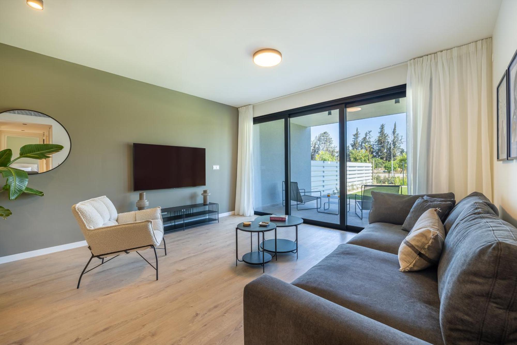 Sunset Gardens Apartment Лимасол Екстериор снимка